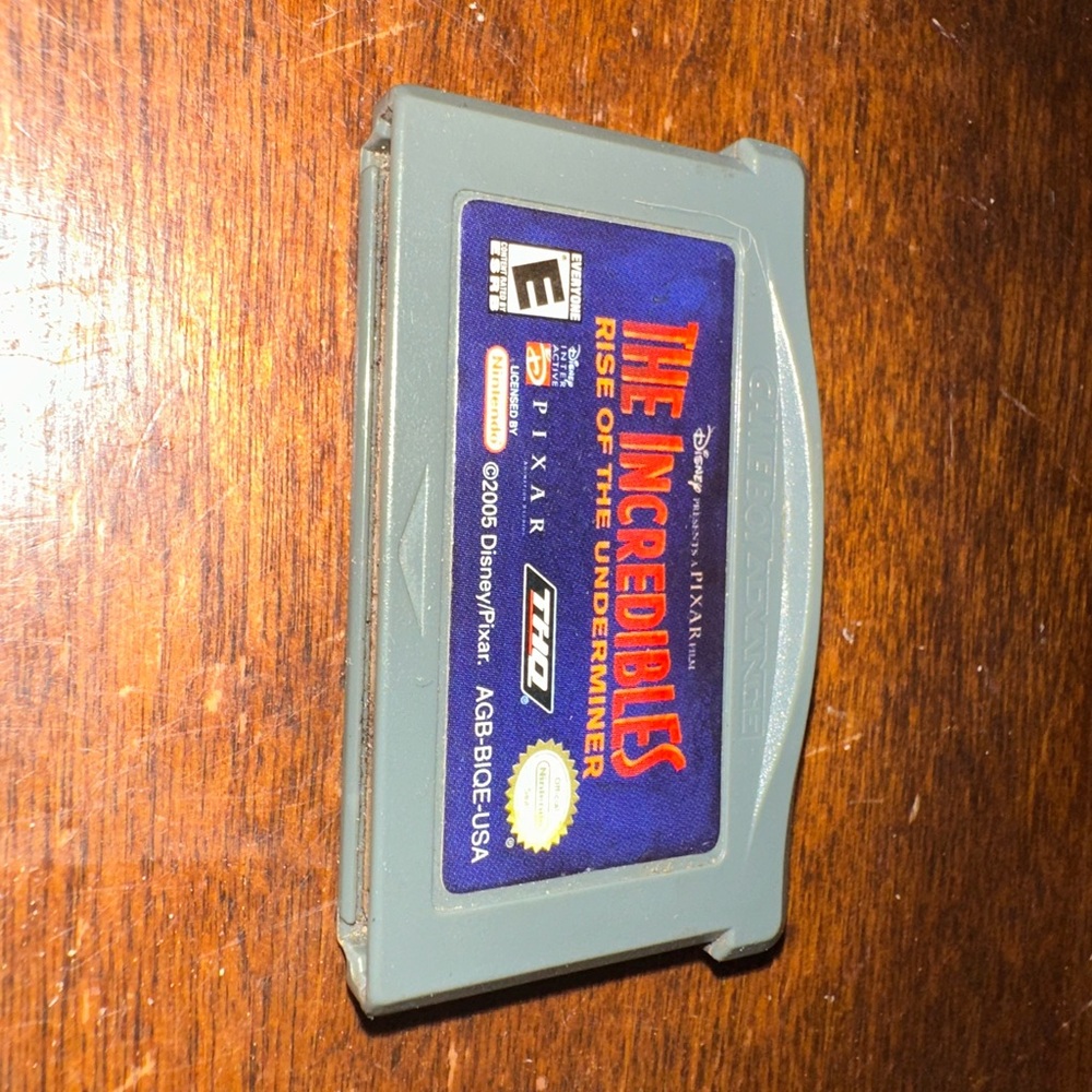 The Incredibles: Rise of the Underminer - Gameboy Game Cartridge from 2007🕹️